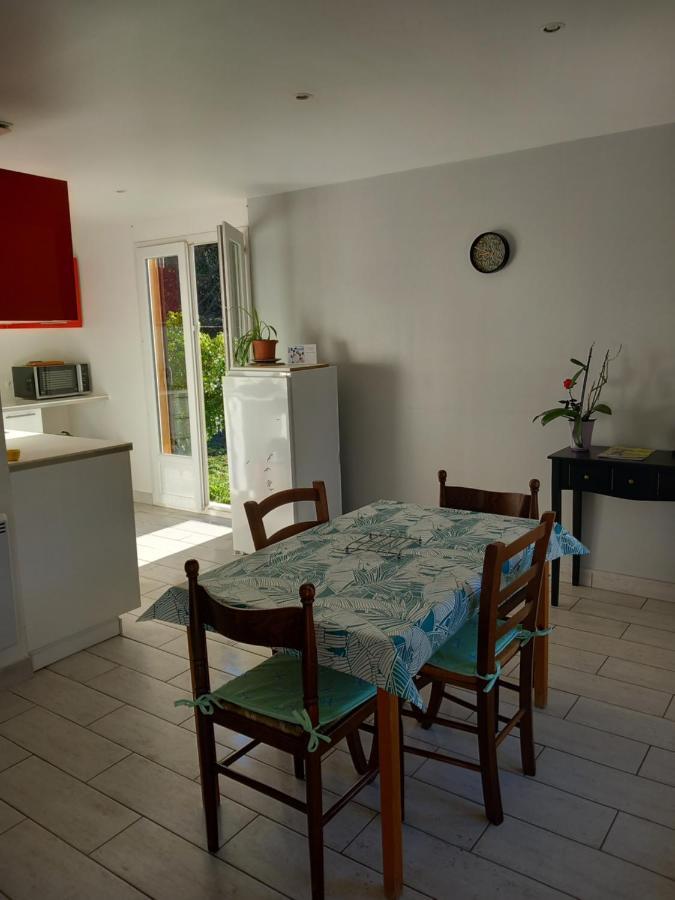 Petit Chalet En Bois Reynès Exteriér fotografie